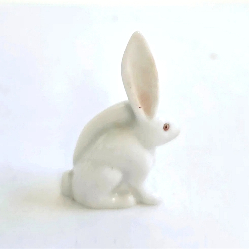 Herend White Rabbit One Ear Up Mint Condition Retired 2 1/4" Tall